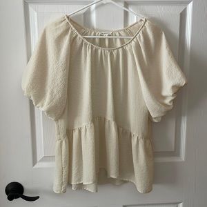 blu pepper GORGEOUS size Large cream drapy top